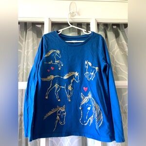 Carter’s Kid size 8 years gold glitter horses with hearts on a blue shirt EUC
